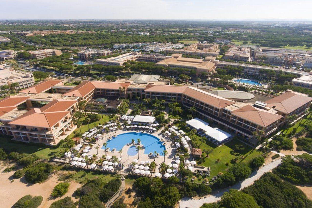 Hipotels Barrosa Palace & Spa Chiclana de la Frontera Exterior photo Aerial view of the resort