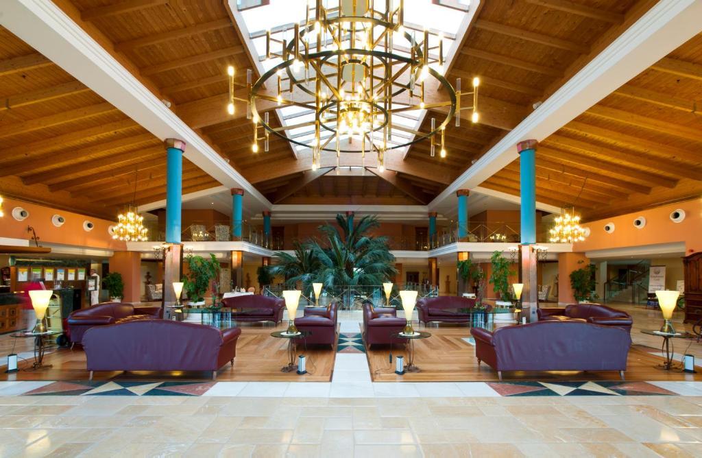 Hipotels Barrosa Palace & Spa Chiclana de la Frontera Exterior photo Lobby