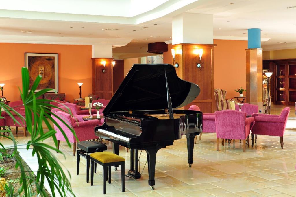 Hipotels Barrosa Palace & Spa Chiclana de la Frontera Exterior photo Lobby