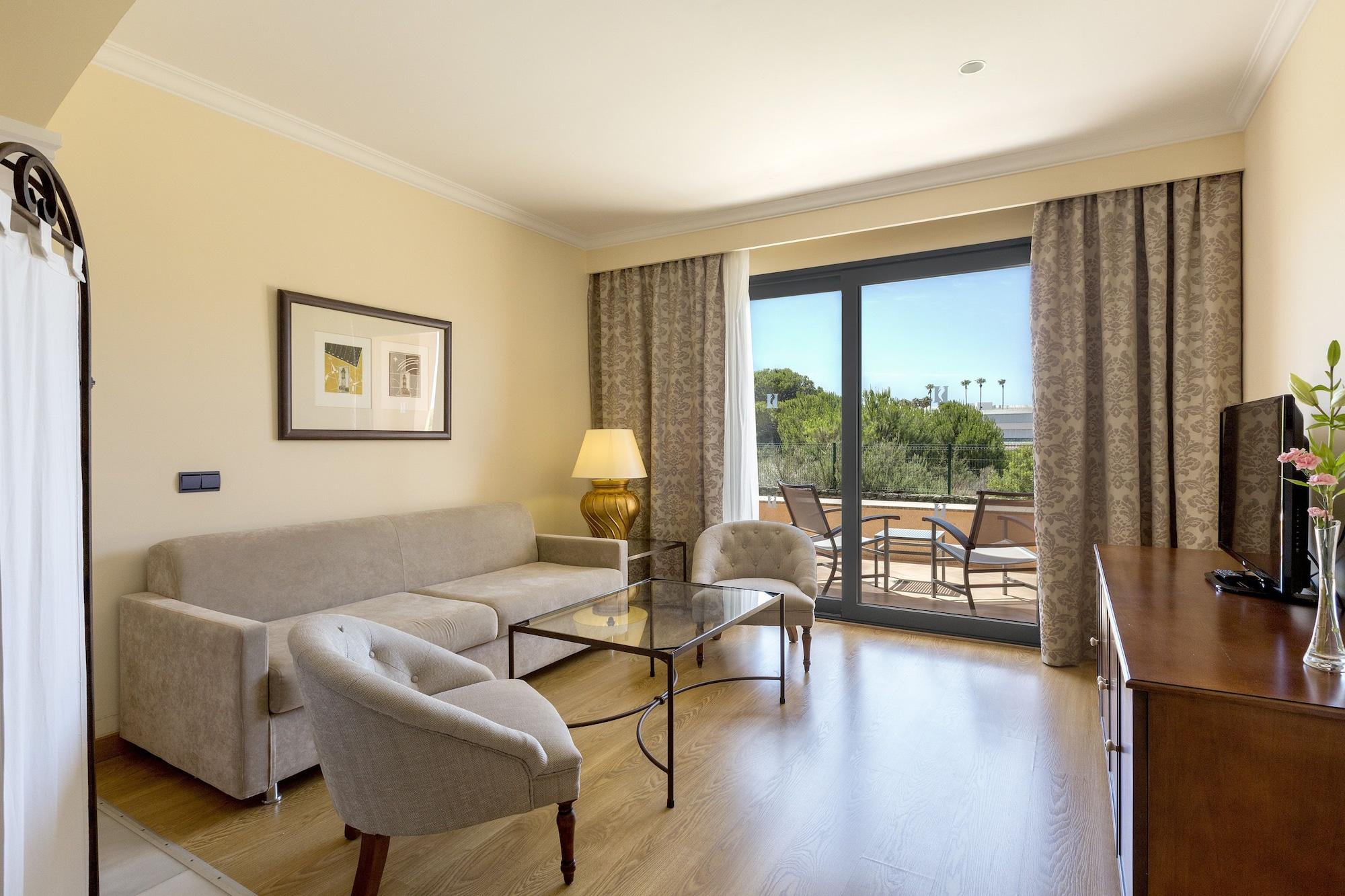 Hipotels Barrosa Palace & Spa Chiclana de la Frontera Exterior photo A living room