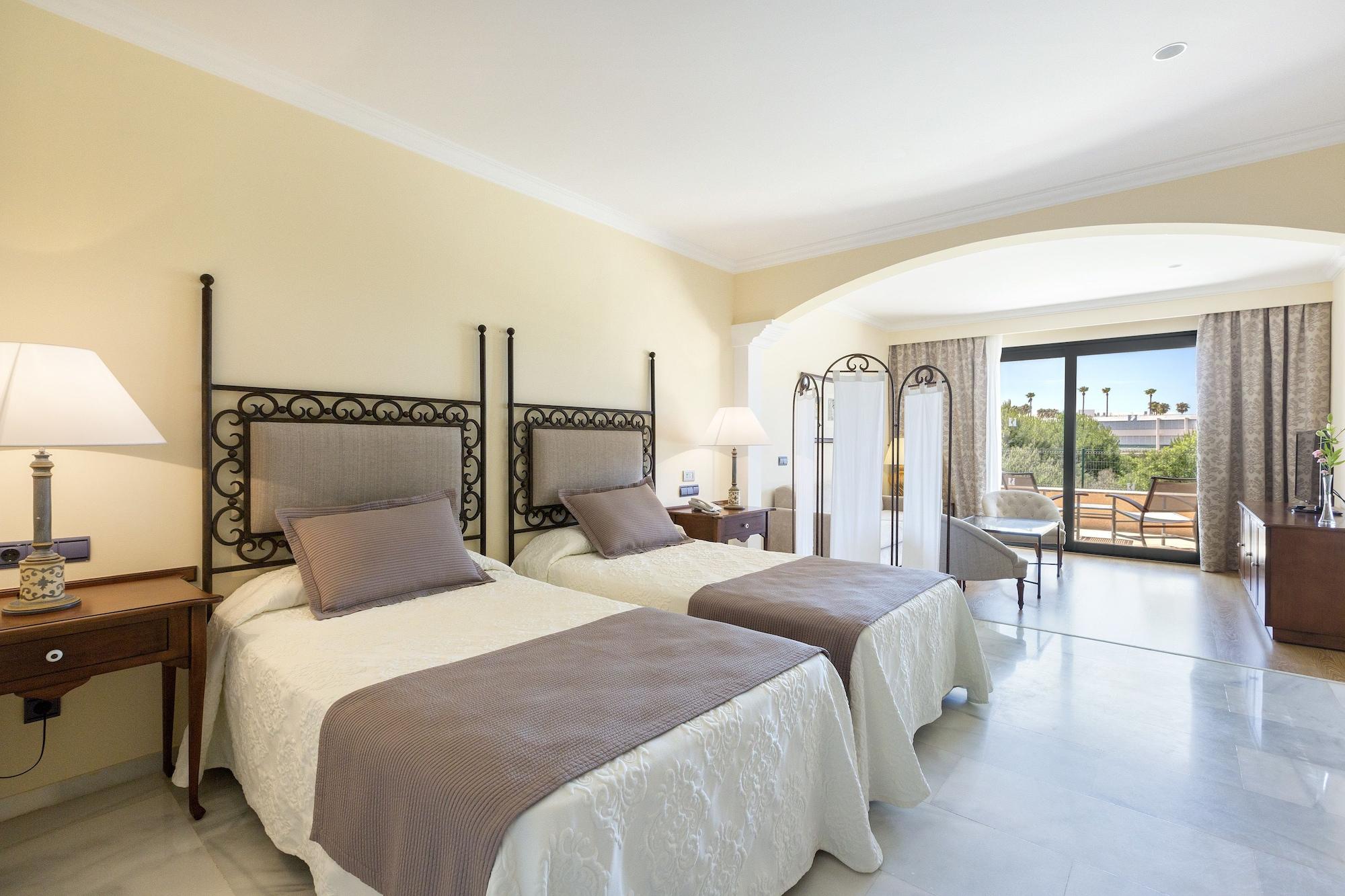 Hipotels Barrosa Palace & Spa Chiclana de la Frontera Exterior photo A room at the hotel
