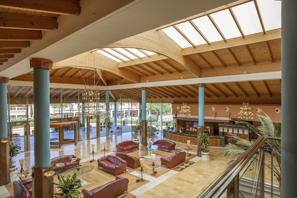 Hipotels Barrosa Palace & Spa Chiclana de la Frontera Exterior photo Lobby of the hotel
