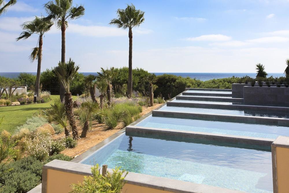Hipotels Barrosa Palace & Spa Chiclana de la Frontera Exterior photo The pool at the hotel