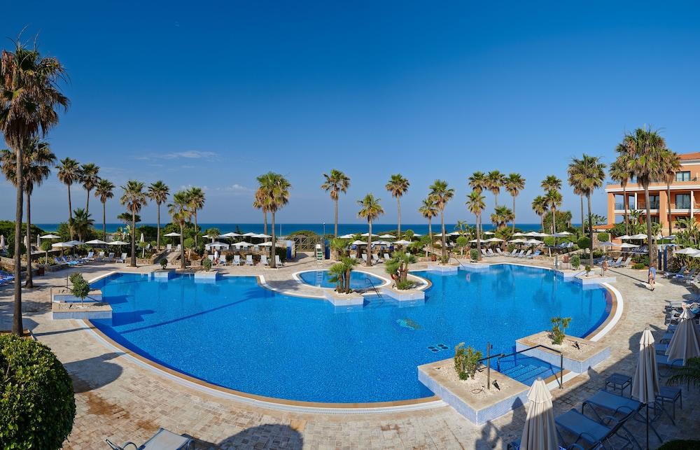 Hipotels Barrosa Palace & Spa Chiclana de la Frontera Exterior photo Pool at the Nissi Beach Hotel