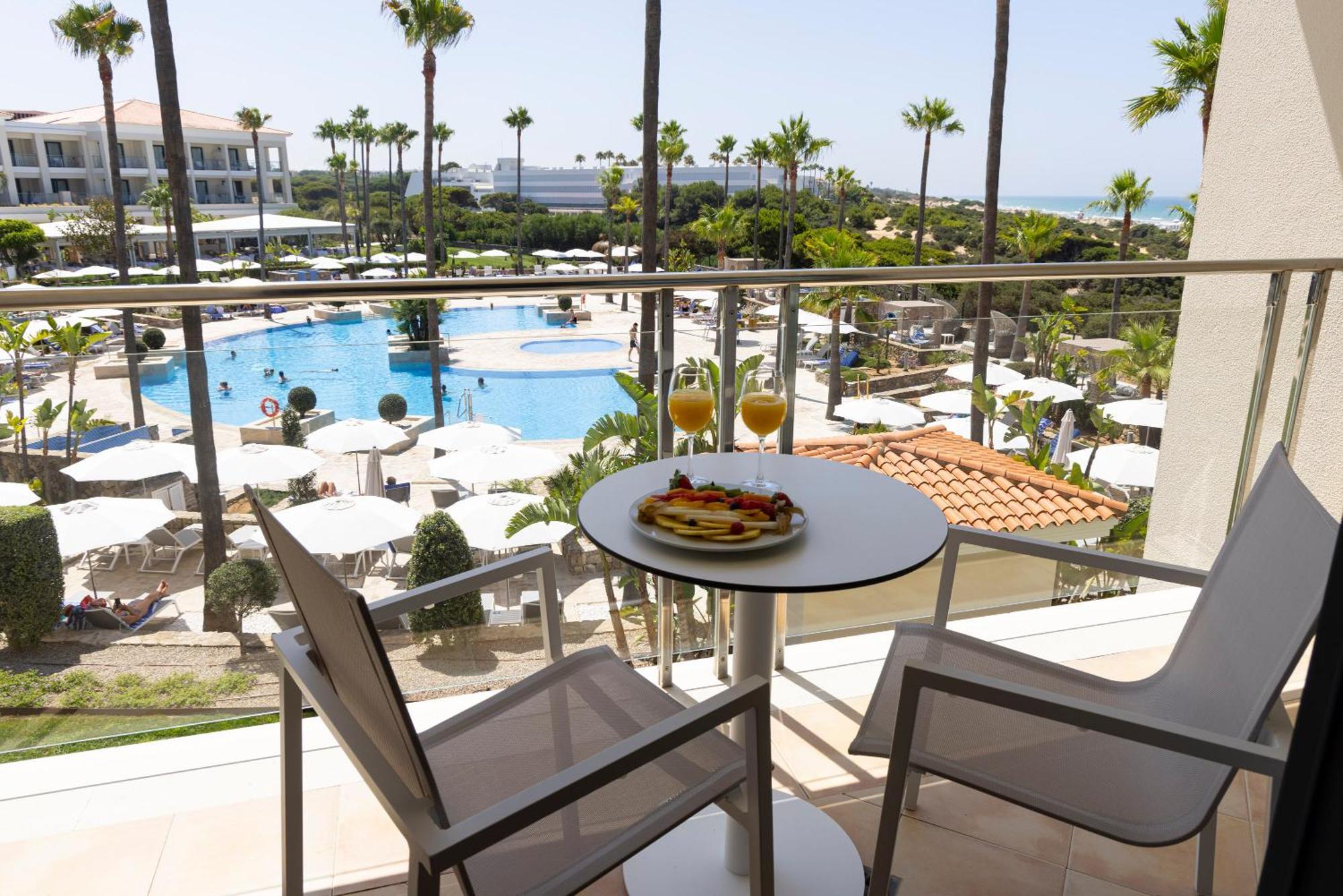 Hipotels Barrosa Palace & Spa Chiclana de la Frontera Exterior photo View from a balcony