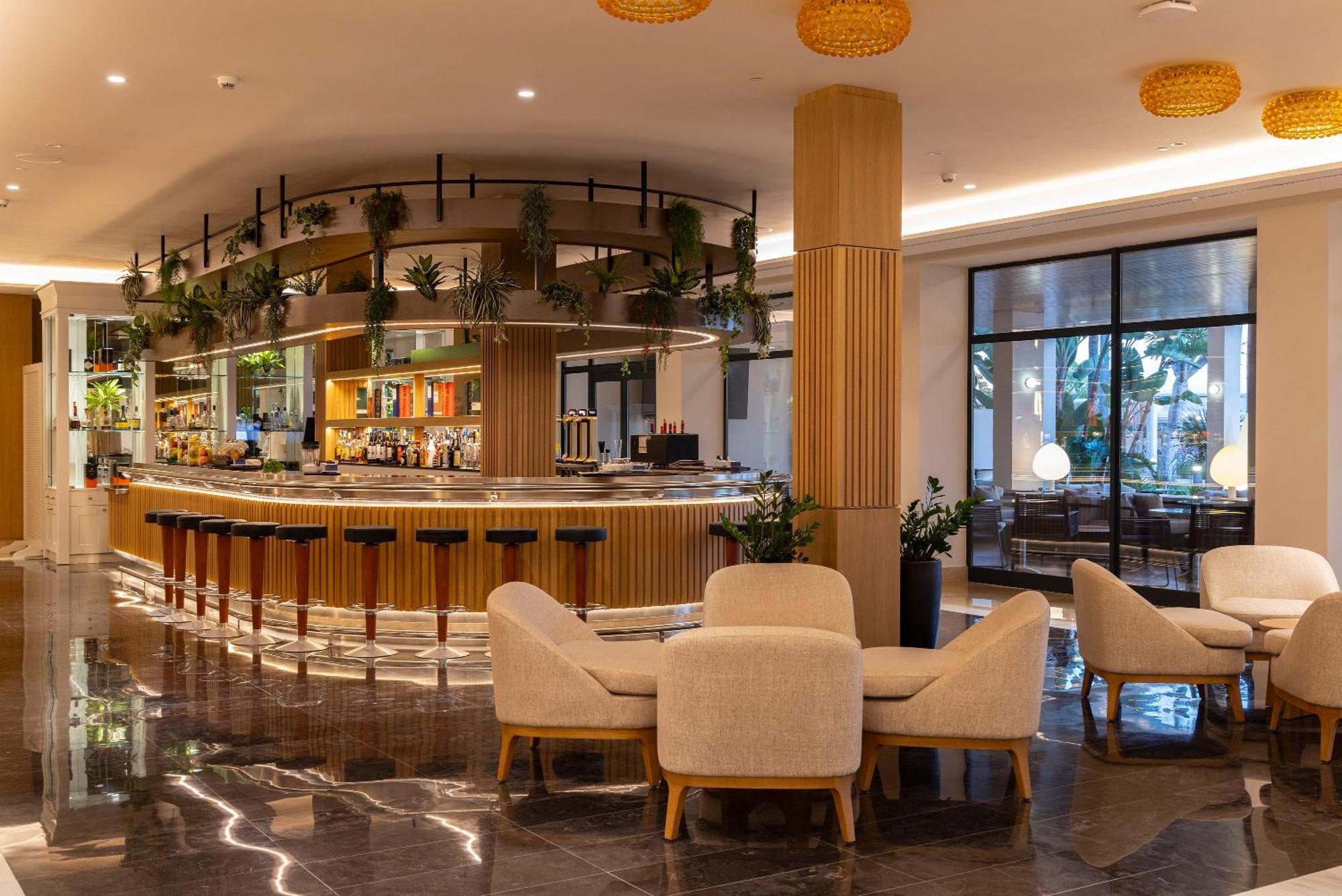 Hipotels Barrosa Palace & Spa Chiclana de la Frontera Exterior photo The bar at the hotel