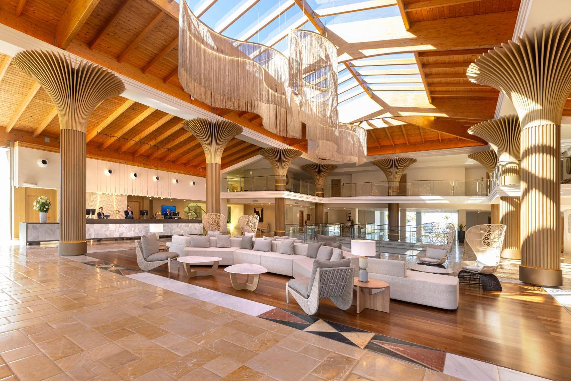 Hipotels Barrosa Palace & Spa Chiclana de la Frontera Exterior photo The interior of the hotel