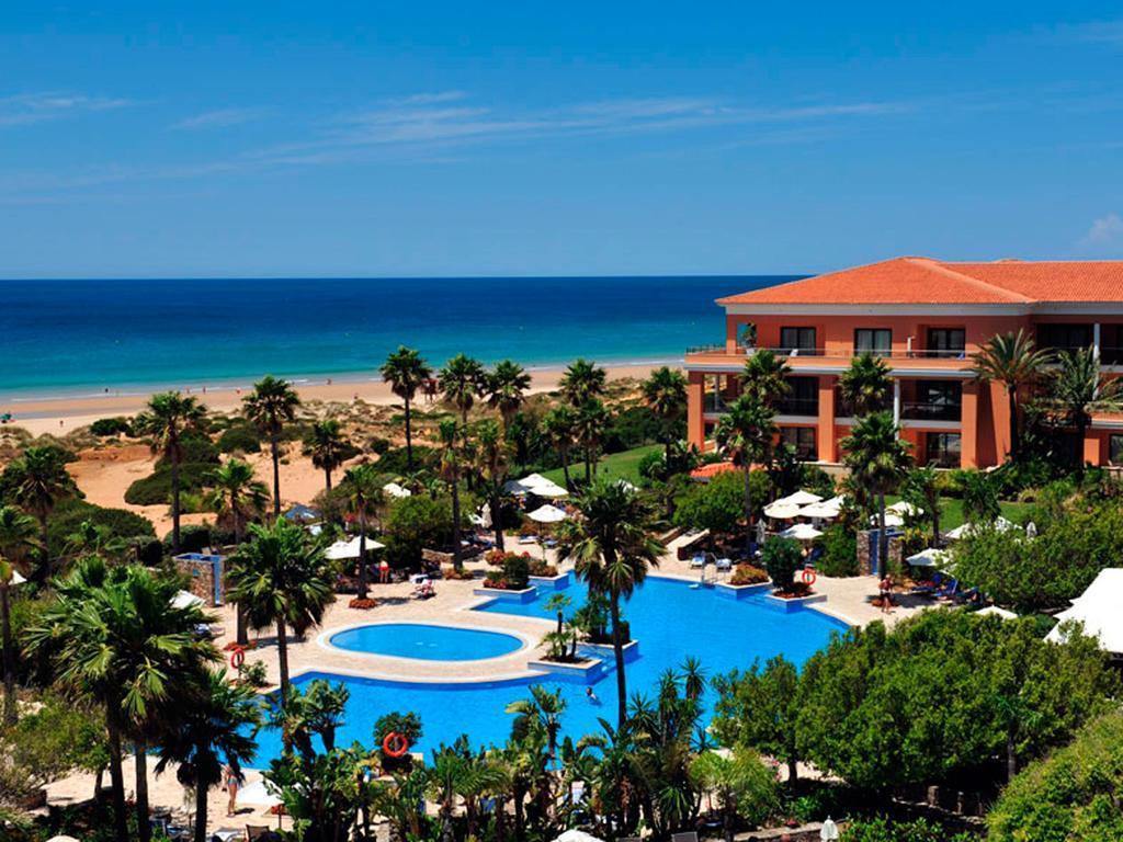 Hipotels Barrosa Palace & Spa Chiclana de la Frontera Exterior photo The resort's swimming pool
